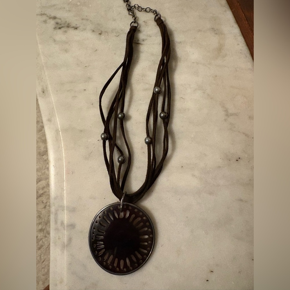GUC Silpada Pen Shell necklace